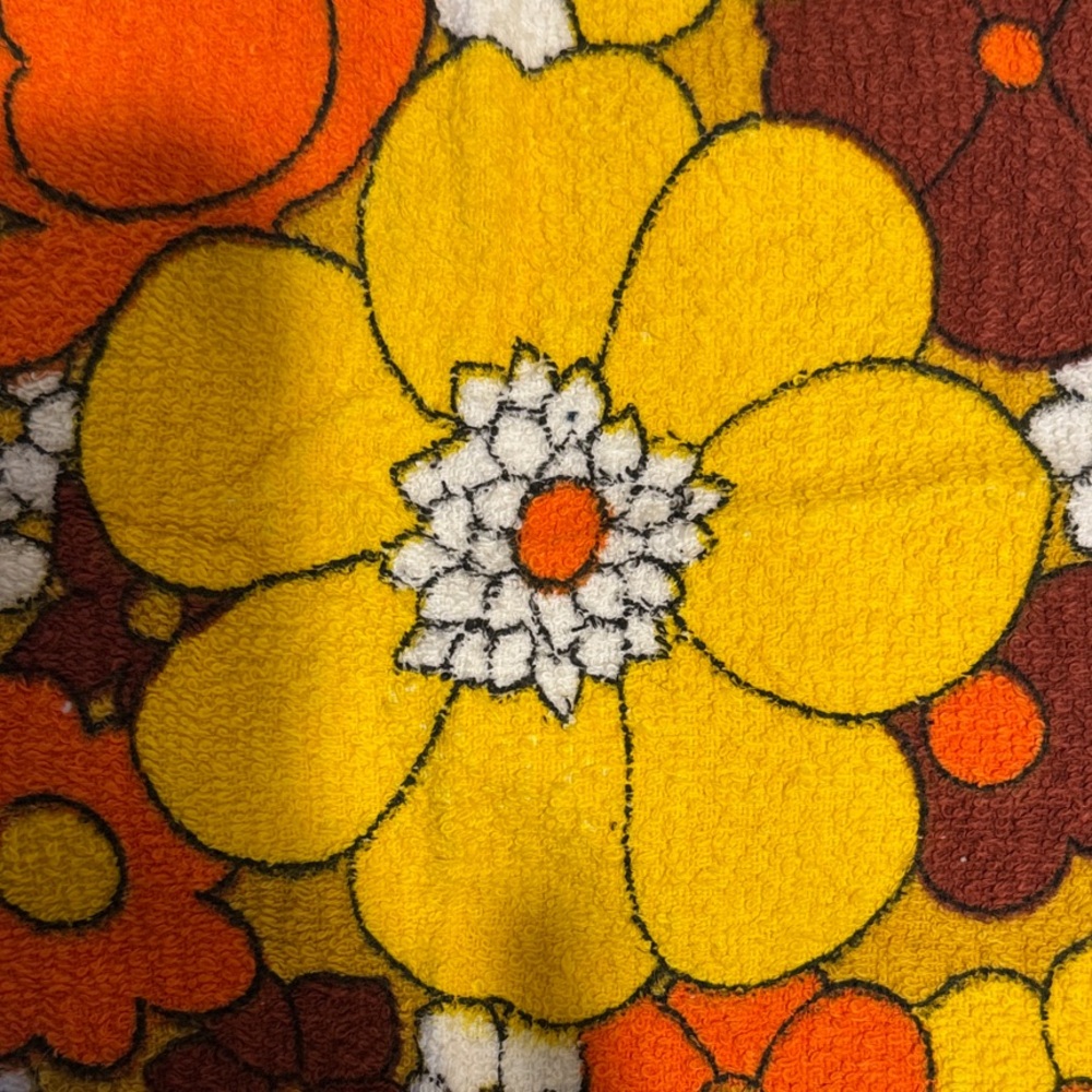 Retro Floral Bath and HandTowel - White, Orange, Yellow, Brown - Picture 15 of 16